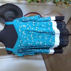 Lane Bryant Plus Size 14 Cold Shoulder Blue White Black Top Floral Pleated Lined